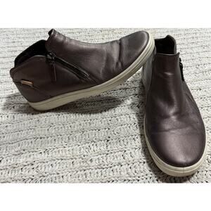 Ecco Soft 7 Low Bootie Shoes Side Zip Metallic Leather Womens 9-9.5 EU 40 Brown